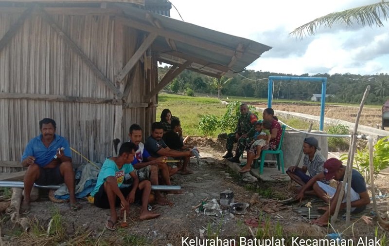 Foto Babinsa Koramil 1604-07/Alak Bahas Percepatan Penyusunan RDKK