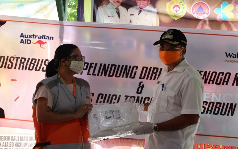 Foto Pemkot Kupang Terima Bantuan APD dari Wahana Visi Indonesia