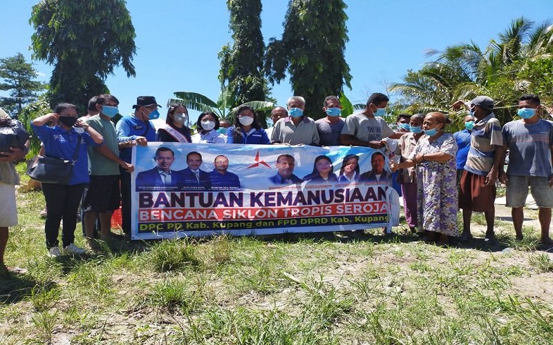 Foto Partai Demokrat Kabupaten Kupang Kembali Bantu Masyarakat Kupang Timur Terdampak Badai Seroja