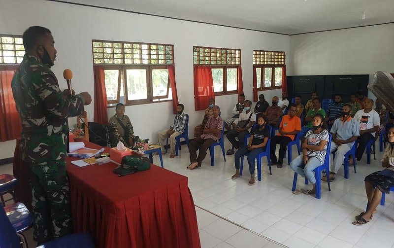 Foto Satgas TMMD ke-108 Kodim 1604/Kupang ‘Bakar’ Jiwa Nasionalisme masyarakat Oebesi
