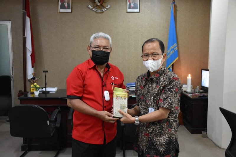 Foto Beras Fortivit Produksi Bulog, Langkah Cegah Stunting 