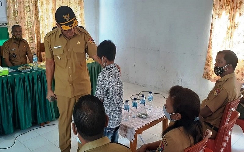 Foto Advetorial: Warga Belu Terdampak Covid-19 Wajib Terima Bantuan Sosial