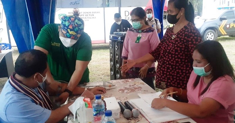 Foto Gelar Donor Darah, Kepala Bank NTT Betun Nilai Kegiatan Kecil Penuh Kepedulian