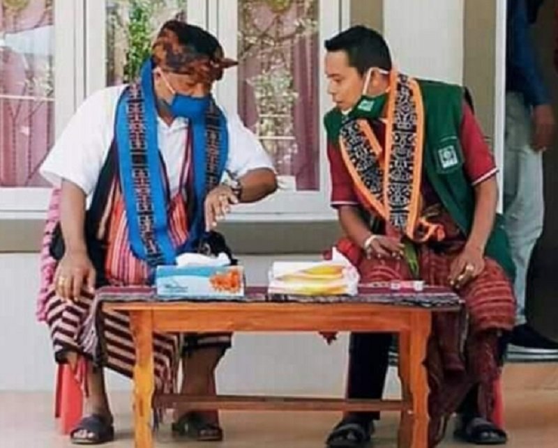 Foto Berkantor di Selasa-Jumat ASN Funan Klaut Rai Malaka Ber-Tais Adat