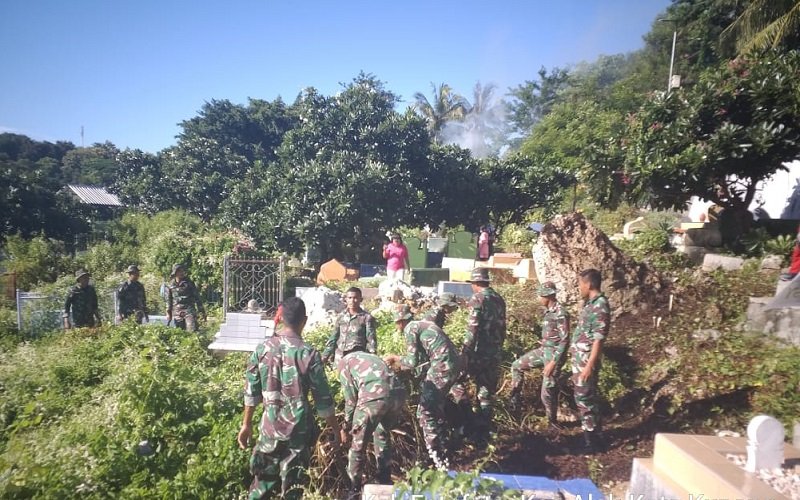 Foto Danramil 1604-11/Alak dan Masyarakat Kerja Bakti