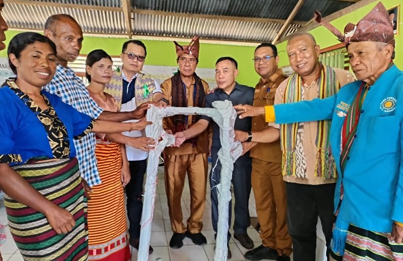 Benny Chandradinata Motivasi Warga Debululik Belu Tingkatkan Potensi Tenun Ikat 