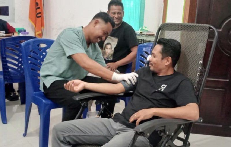 Foto Peduli Kemanusiaan Bawaslu Sabu Raijua: Berhasil Kumpul 14 Kantong Darah