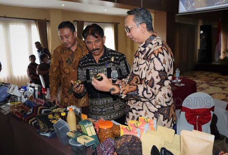 Foto Penjabat Wali Kota Minta Export Center Surabaya Bantu Pelaku Usaha Perluas Pemasaran Produk Lokal