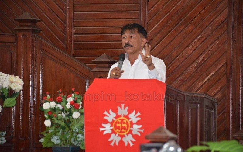 Foto Hadiri Ibadah Emeritasi dan Perhadapan Pendeta, ini pesan Penjabat Wali Kota Kupang   