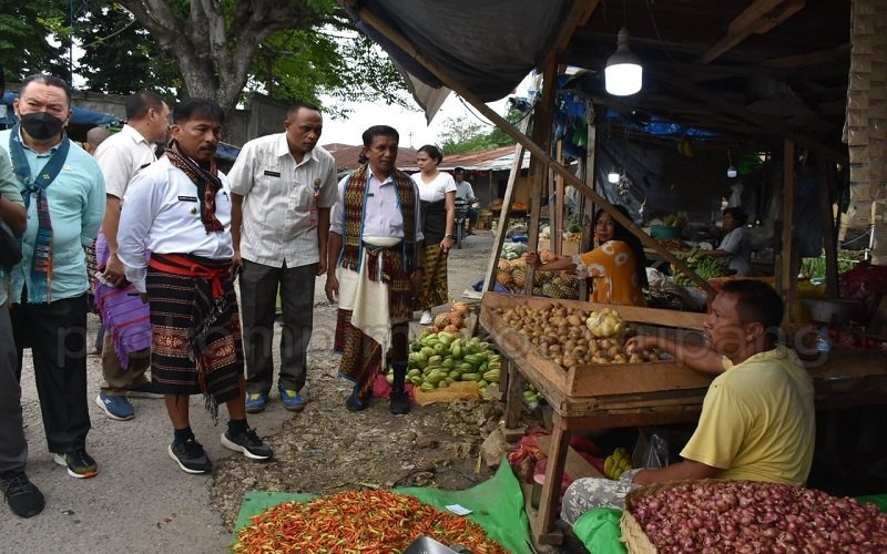 Foto Penjabat Wali Kota Kupang Pantau Harga KebutuhanPokok   