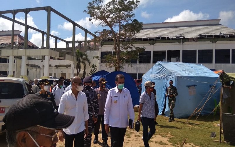 Foto Pasca Badai Seroja, Gubernur NTT  Kunjungi Rumah Sakit Menia
