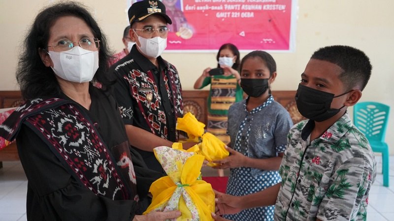 Wali Kota Kupang dan Ny. Hilda Rayakan Momen Ulang Tahun Bersama Anak-Anak Panti Asuhan 