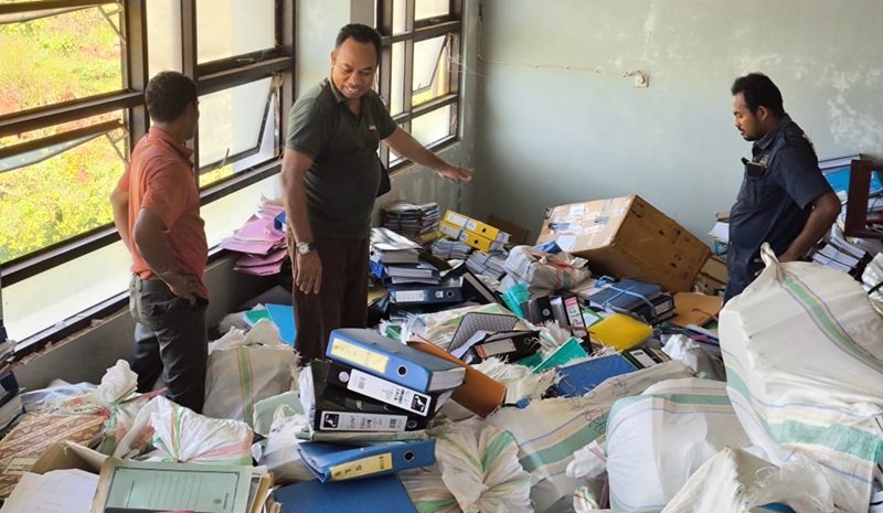 Foto Jaksa Geledah Kantor Disperindag dan Badan Keuangan Sabu Raijua