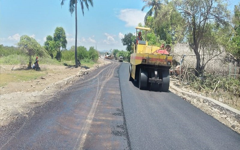 Foto Jalan Menuju Pantai Wisata Motadikin di Malaka Hotmix   