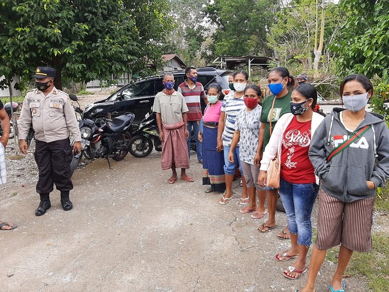 Foto Antusiasme Cukup Tinggi Polsek Laenmanen Mobilisasi Warga Penerima Vaksin Covid-19