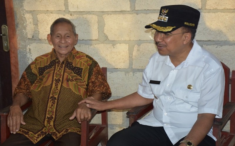 Foto Wali Kota Jeriko, Pemimpin yang Selalu Hadir Membantu Masyarakat Kecil