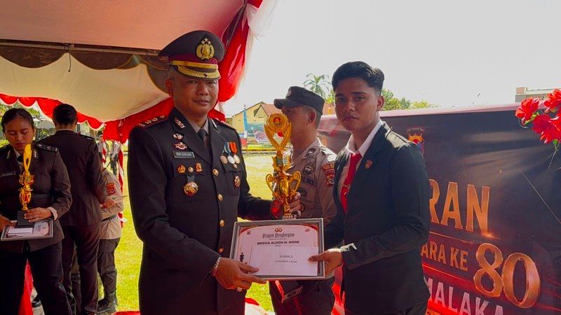 Dedikasi Polri untuk Masyarakat, Kapolres Malaka Beri Penghargaan