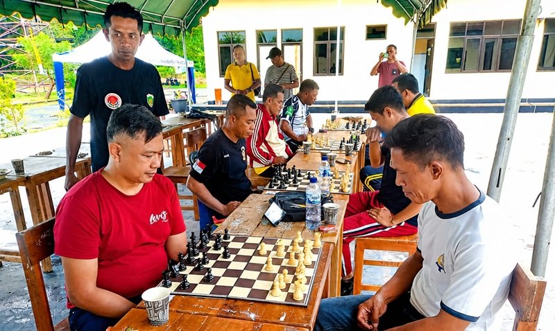 Kapolres Malaka Teman Main Catur yang Menyenangkan