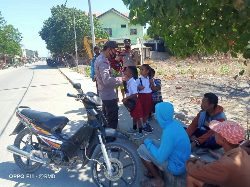 Foto Polsek Sabu Barat Gelar Penertiban Penggunaan Masker di Tempat Umum