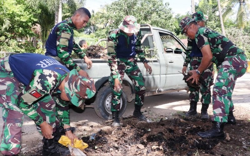 Foto Cegah DBD, Kodim Belu Kerja Bhakti di Tenu Kiik