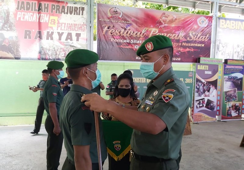 Foto Dandim Lantik Prajurit Kodim 1604/Kupang yang Naik Pangkat