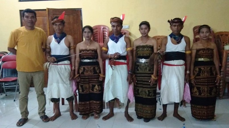 Foto Meriahkan HUT RI, Desa Bolua Tampilkan Tarian Adat