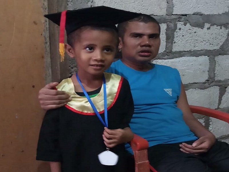 Foto Lys Chendring Salukh, Sebelum Diwisuda diuji Menulis