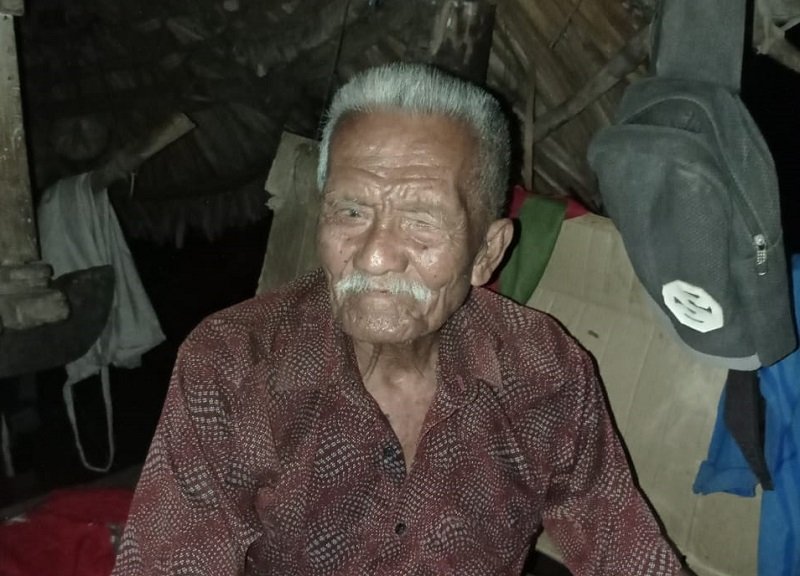 Foto Tomas Jiwuwu Kenang Jasa Ayahanda Thobias Uly, Selamatkan Warga dari Pembantaian PKI