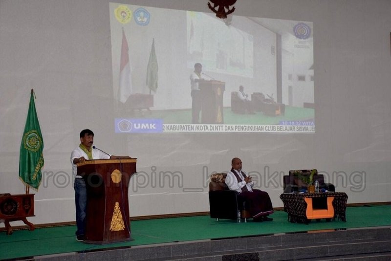 Foto Penjabat Wali Kota Kupang Buka Lomba Tutur Adat dalam Bahasa Inggris 
