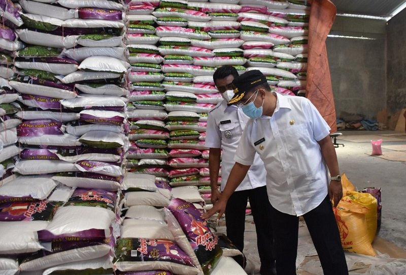 Foto Jelang Nataru, Wali Kota Kupang Bersama TPID Pantau Stok dan Harga Kebutuhan Pokok 