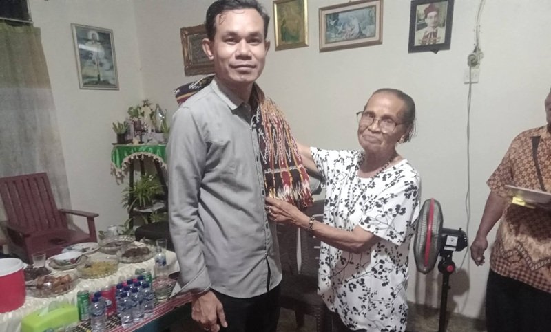 Pastor Bob Ndun Beri Opsi Harta Duniawi dan Rahmat Keabadian