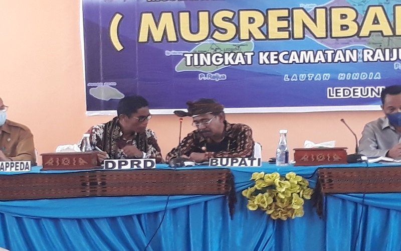 Ketua DPRD dan Bupati Sabu Raijua Dukung Tenun Ikat Raijua   