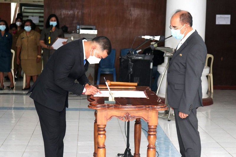 Foto Wali Kota Kupang Lantik 6 Pejabat Pimpinan Tinggi Pratama
