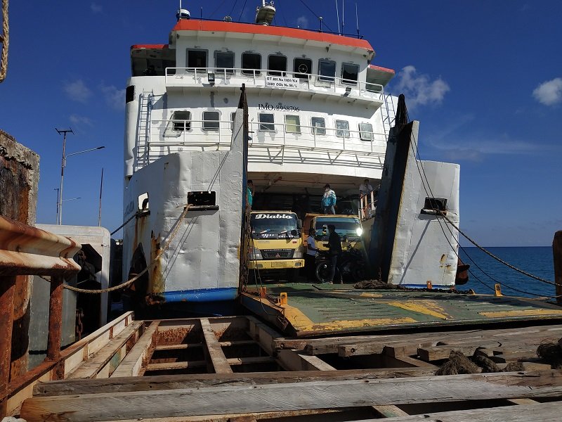 Foto FOTO: Landing Deck Dermaga Seba Rusak