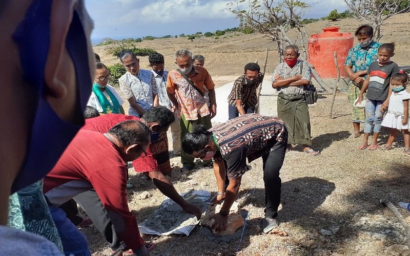 Foto Peletakan Batu Pertama, Langkah Awal Pembangunan Pos Pelayanan Helama Tona Ie