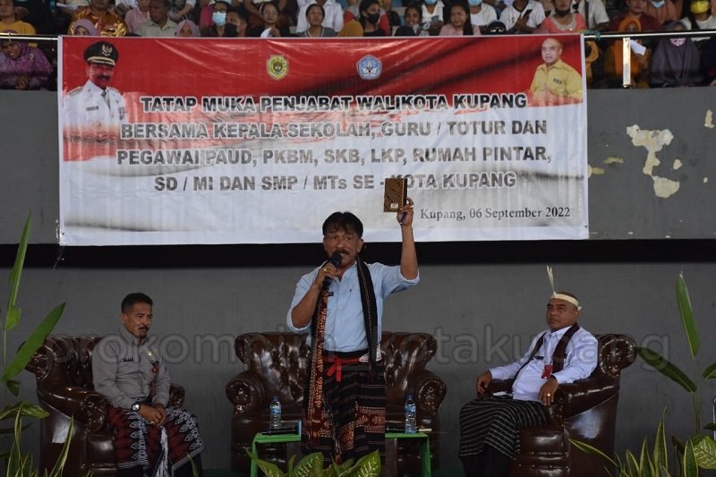 Foto Tatap Muka dengan Para Guru se-Kota Kupang: George Minta Sukseskan Program Lopo Pintar