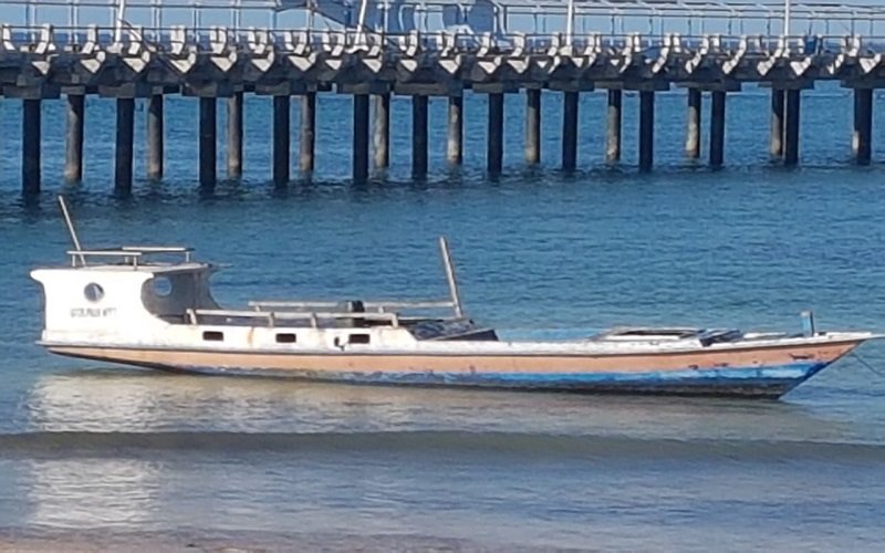 Foto Camat Raijua: Perahu Nelayan Raijua Terdampak Badai Seroja belum Didata   