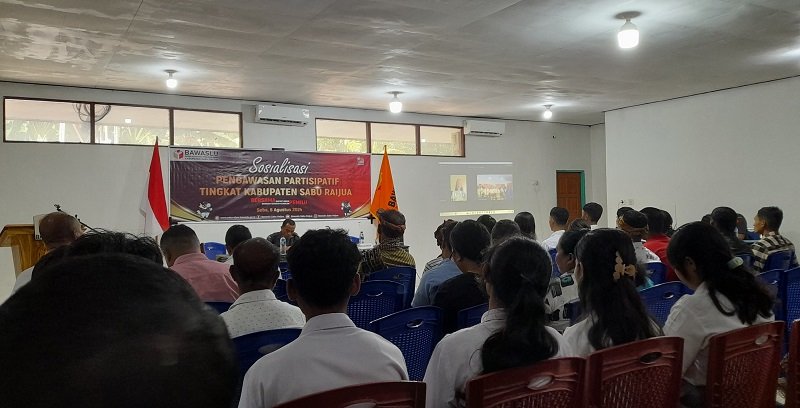 Foto Bawaslu Sabu Raijua Sosialisasi Pengawasan Partisipatif dengan Stakeholder