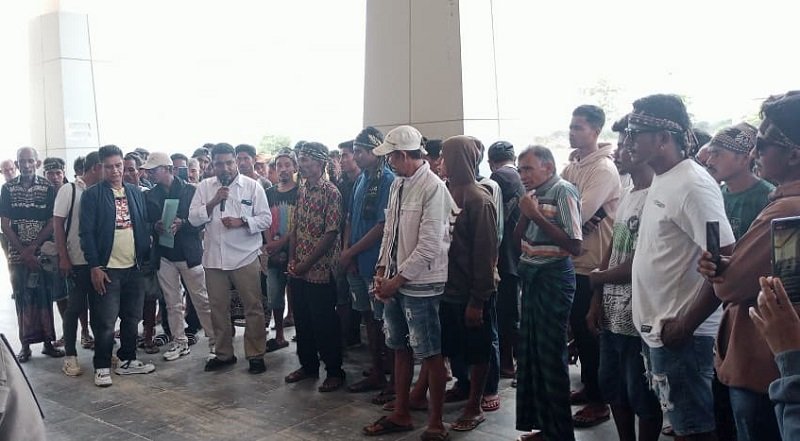 Foto Aksi Damai Petani Moke Sabu Raijua Tuntut Legalitas Minuman Tradisional 