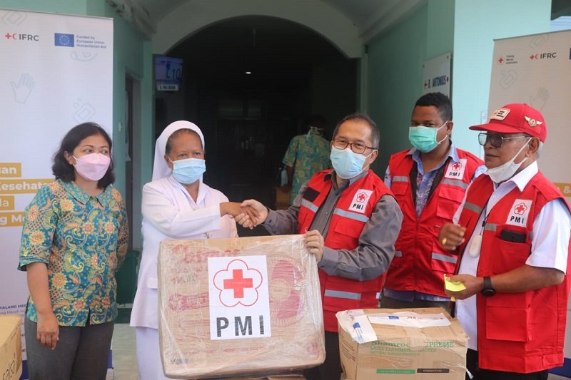 Foto PMI Kota Kupang Salurkan Bantuan Alat Kesehatan bagi Rumah Sakit dan Masyarakat 