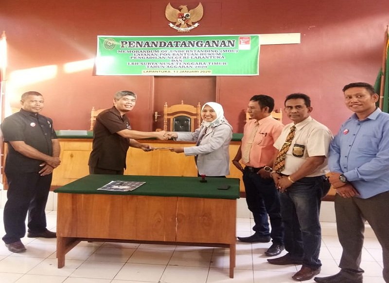 Foto PN Larantuka Teken MoU Bantuan Hukum dengan LBH Surya NTT 