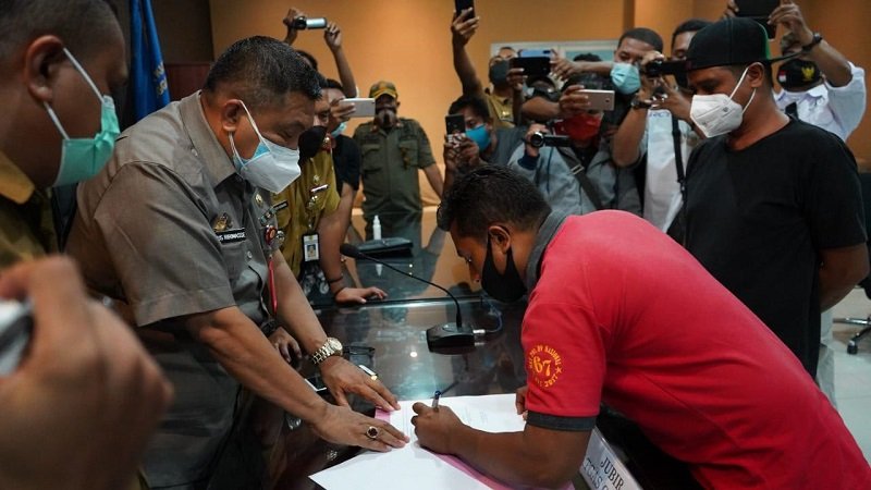 Foto Viral di Medsos, Perseteruan Anggota Pol PP dan Pemuda Kota Kupang Berakhir Damai