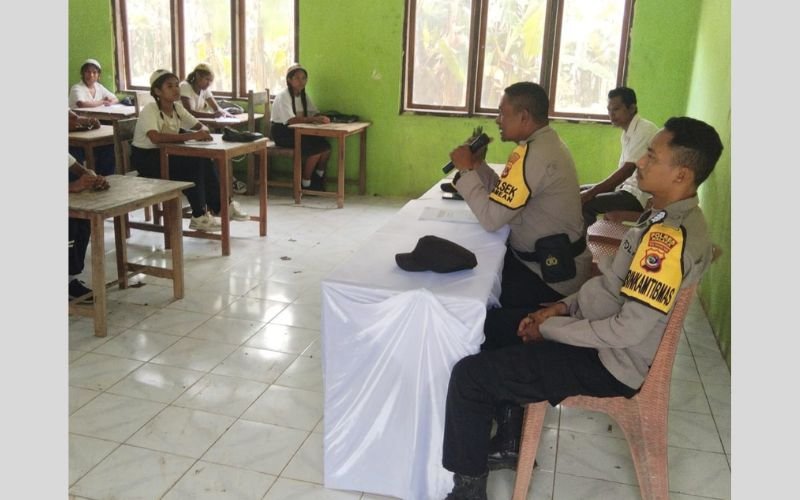Polsek Sasitamean Kenalkan Pelajar SMAK Rafau Bahaya Narkoba dan Tertib Lalulintas