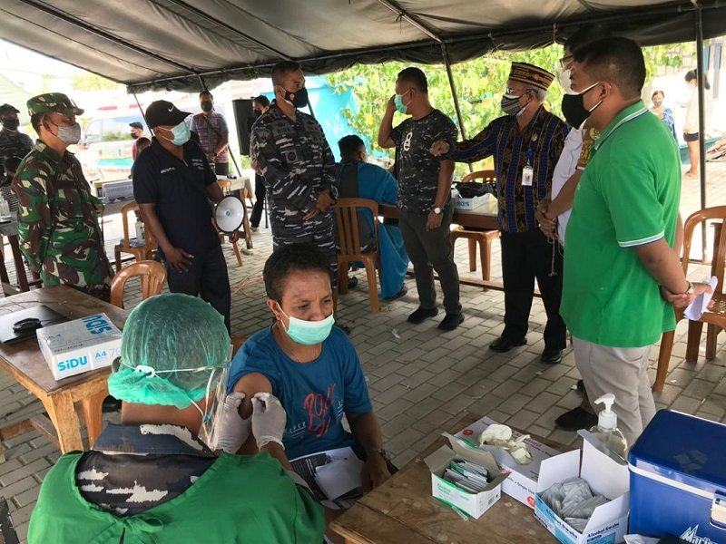 Serbuan Vaksinasi Lantamal VII Kupang: 1000 Warga Kecamatan Kelapa Lima Terlayani