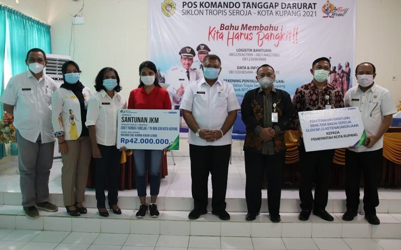 Foto BPJamsostek Serahkan Santunan Kepada Ahli Waris Non ASN Pemkot Kupang