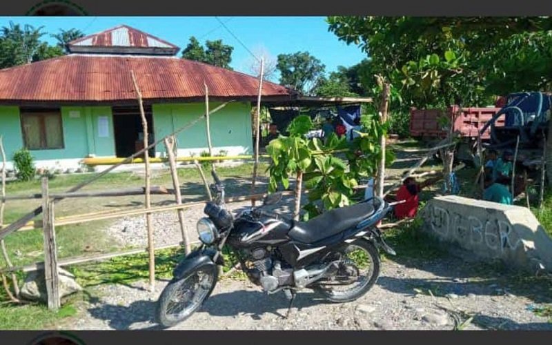 Foto Di Balik Aksi Tutup Gerbang Kantor Dinsos Malaka Nama Pejabat Bagian Pemerintahan Disebut   