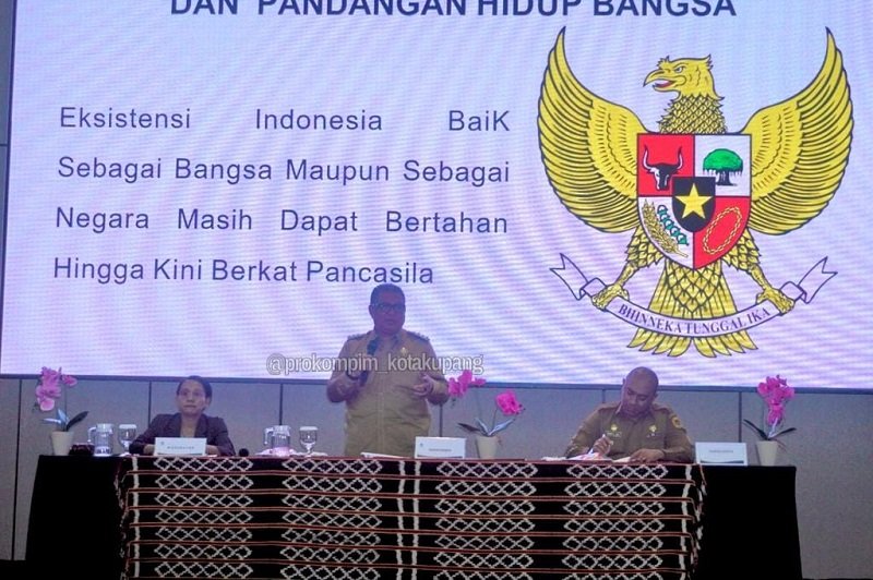 Foto  Penjabat Wali Kota Kupang jadi Narasumber Seminar Akademik UT