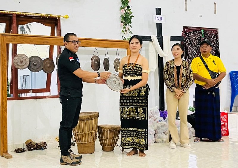 Yayasan GPS  Bantu Alat Musik Tradisional untuk Sanggar di Sabu Raijua 