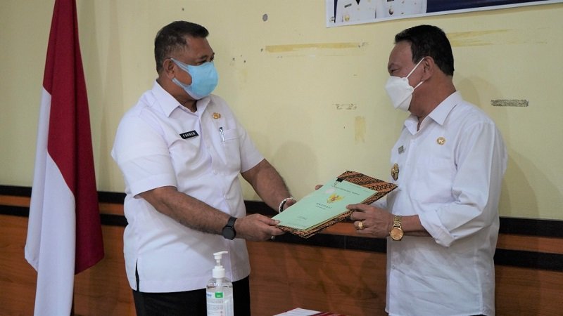 Foto Pemkot Kupang Terima 4 Sertifikat Tanah dari Pemkab Kupang