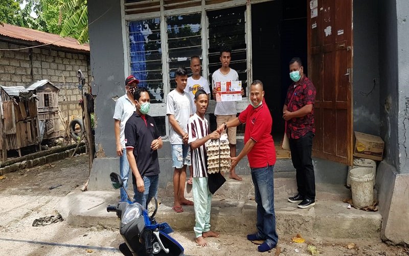 Foto Peduli Covid-19, PDIP NTT Salurkan Bantuan bagi PMI dan Mahasiswa di Kota Kupang 